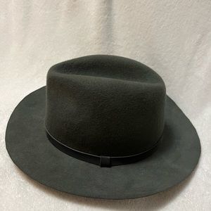 Gray felt structured hat